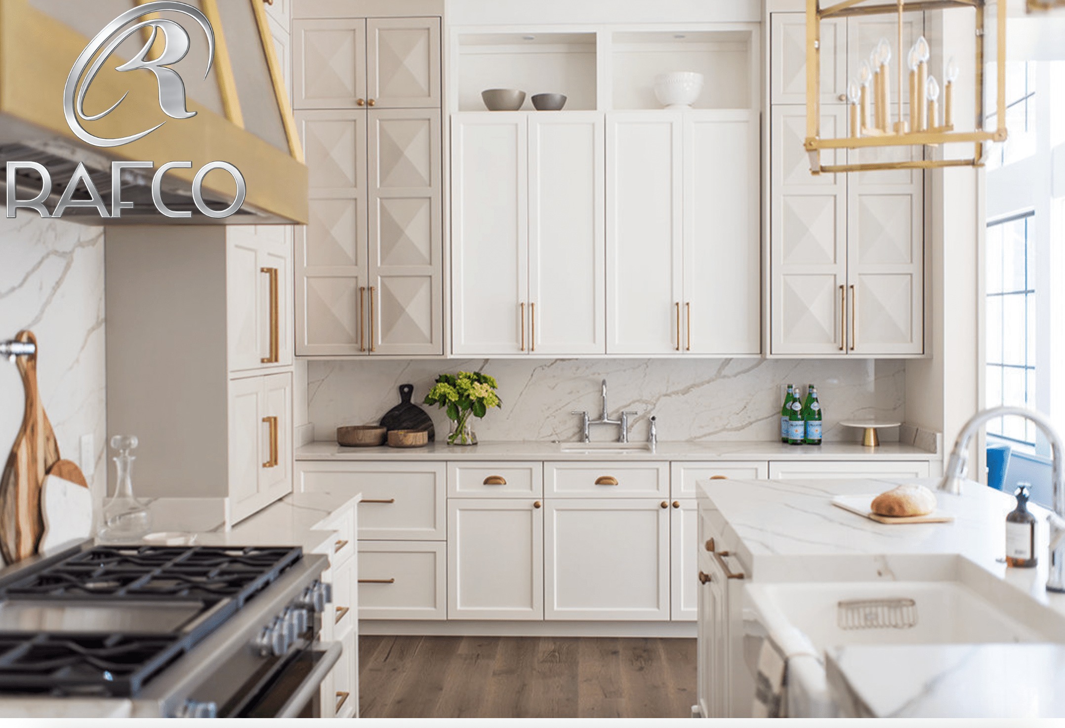 کابینت کلاسیک سفید با رنگ طلایی
